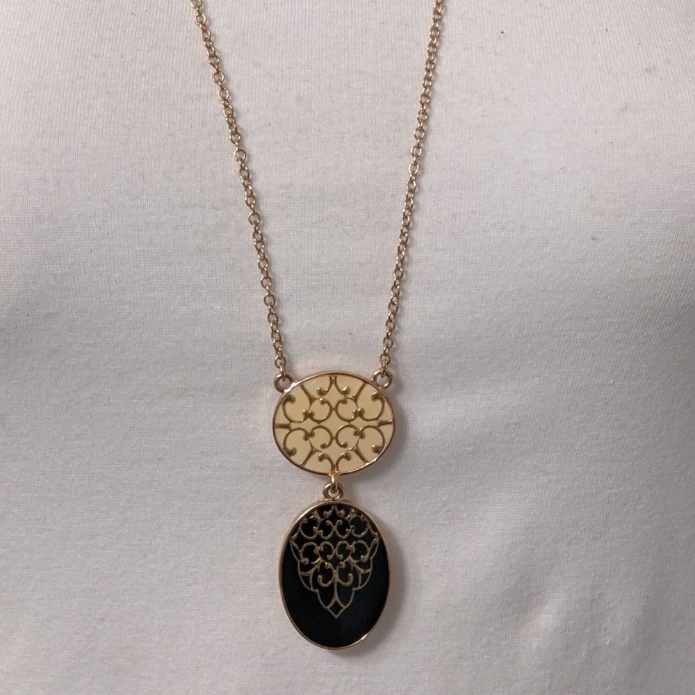 Vintage cream & black pendant w/design necklace